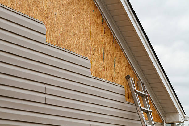 Professional Siding Inspection technician working in Oakland, PA
